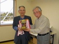 優勝の吉本さん（左）